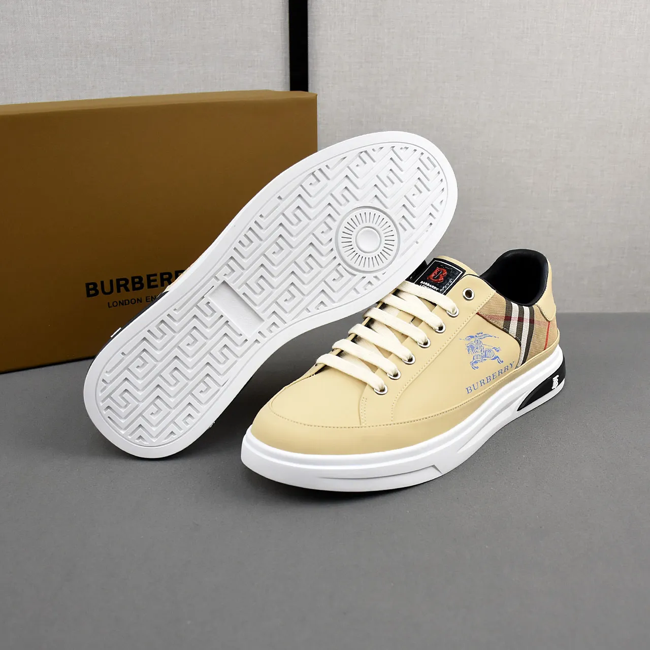 PP400⛳️⛳️⛳️Burberry [Burberry] fashionable sports and casual shoes, the upper is made of first-layer cowhide with plaid material, first-layer pigskin lining, and rubber outsole. Men's size 38-44.